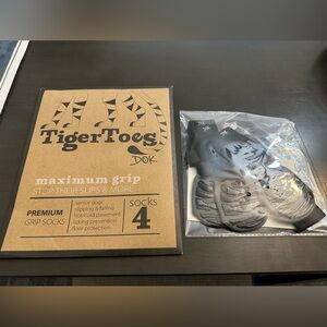 NEW DOK TigerToes Premium Non-Slip Dog Socks Medium